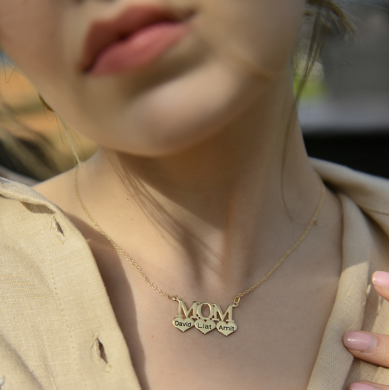 other's necklace with hearts for engraving the children's names