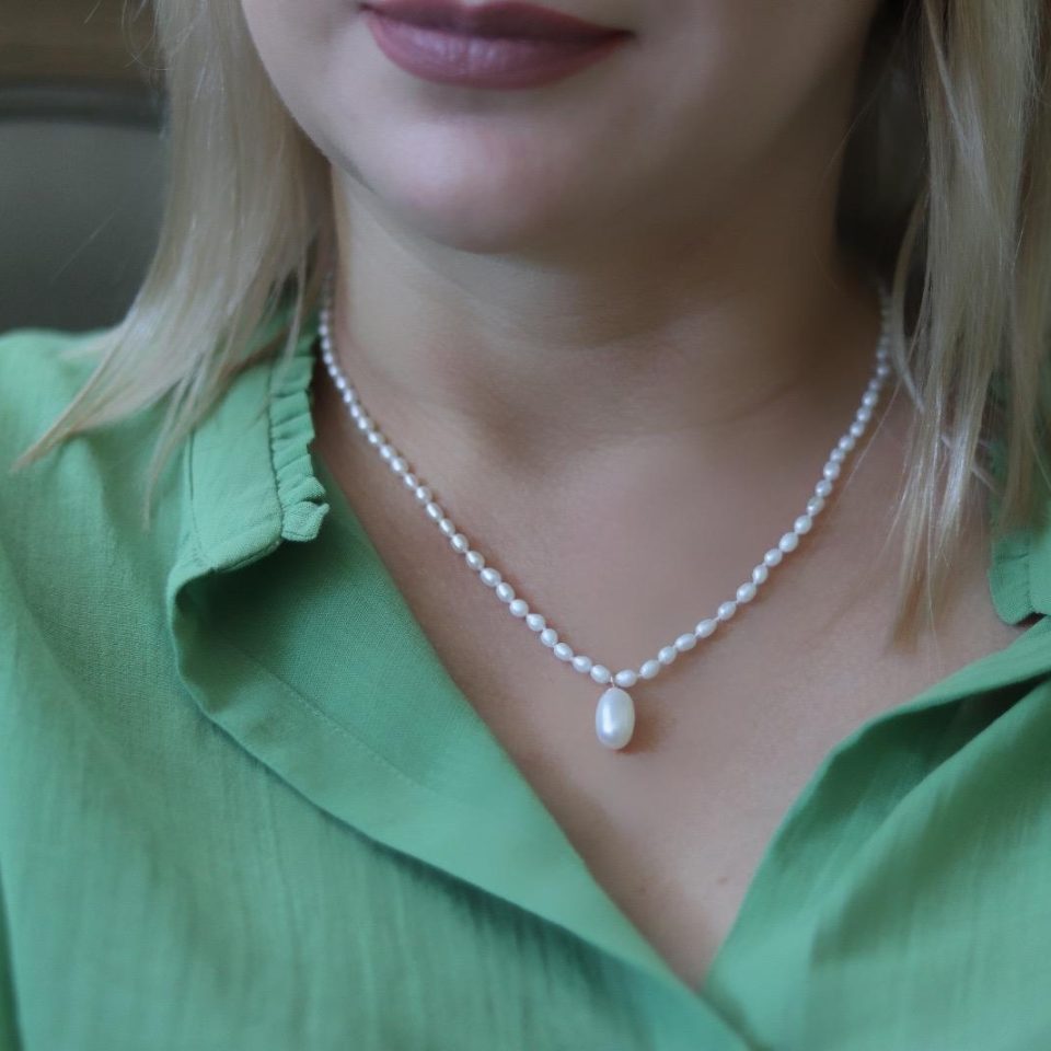 Delicate pearl necklace